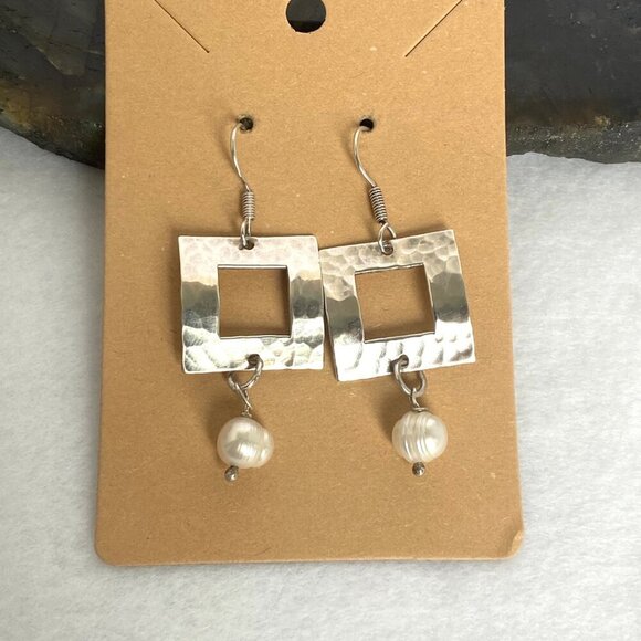 Sterling Silver 925 Square Hammered Baroque Pearl Dangle Drop Earrings - Picture 1 of 16